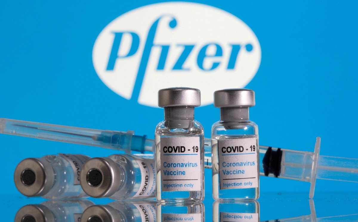 La farmacéutica está preparada para atender las nuevas variantes del virus, sin importar las mutaciones. (Reuters)