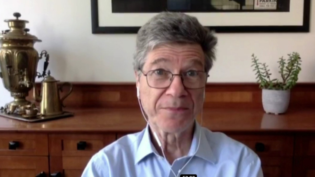 México debe apostar por energías renovables y no promover las fósiles: Jeffrey Sachs