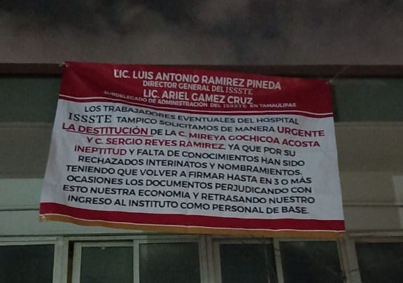 Personal eventual protesta contra el Issste Tampico; retrasan sus bases laborales. (Elda Leticia Gutiérrez)