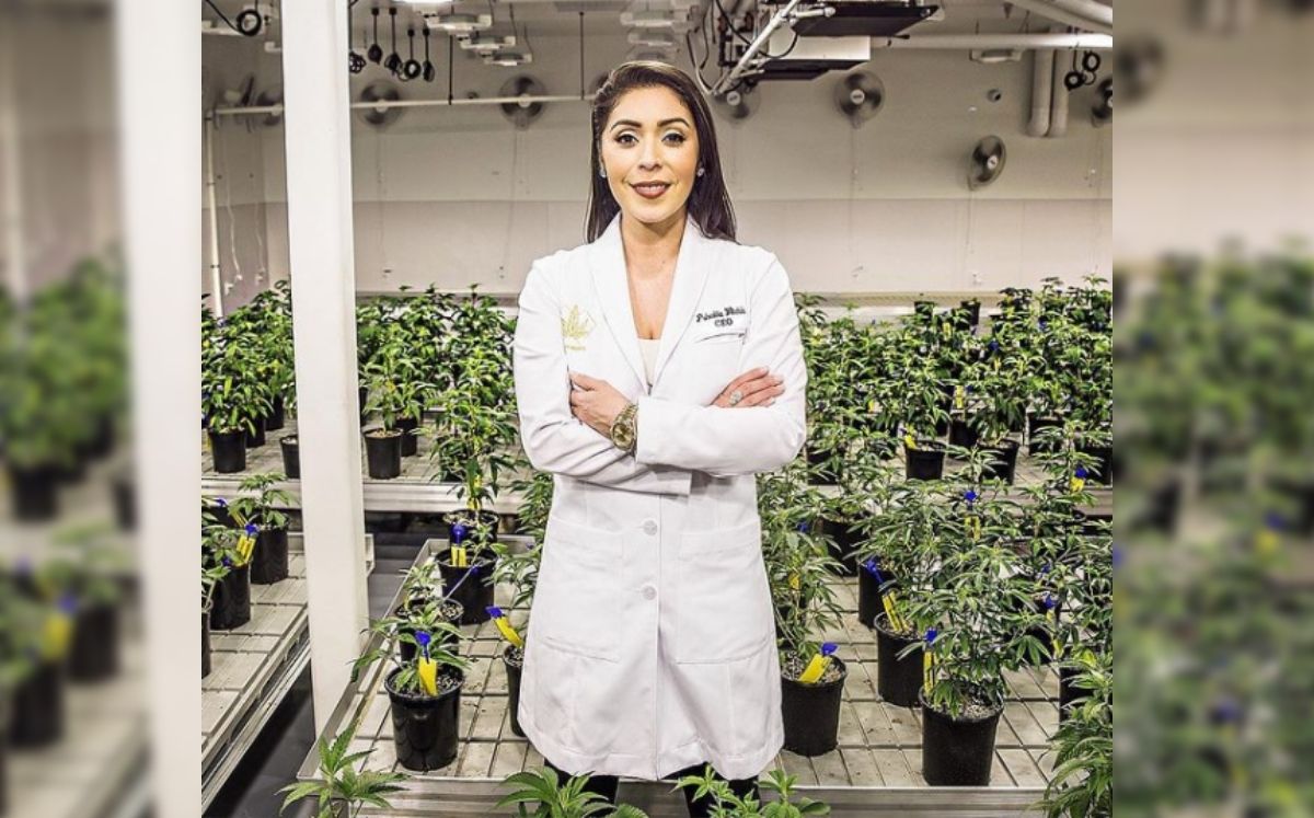 Priscilla Vilchis en su cultivo de mariguana "Premium Produce" en Nevada. (INSTAGRAM @HollyweedQueen)