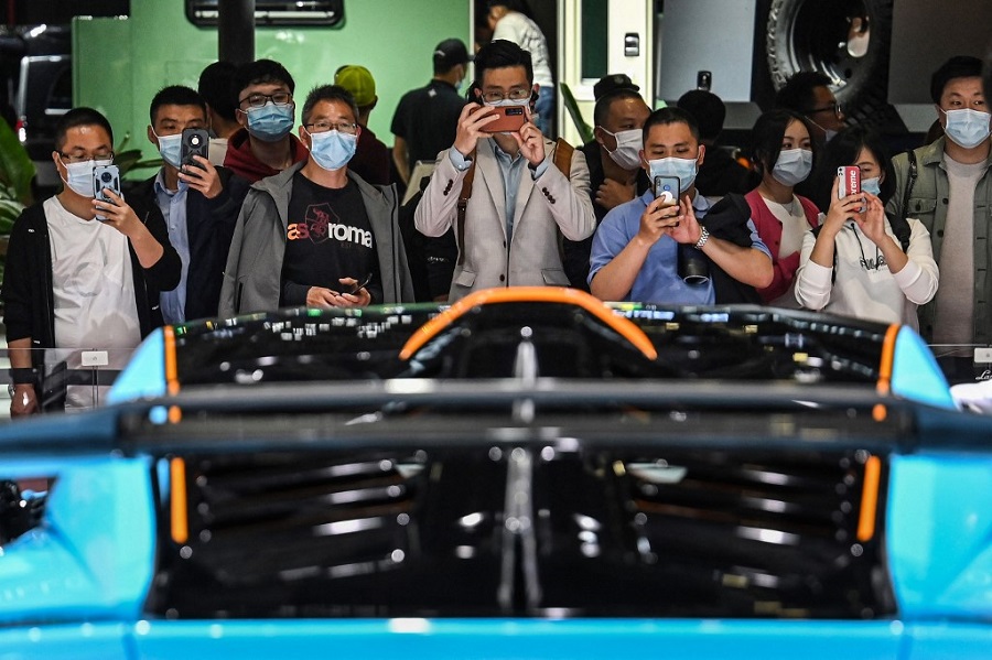 El sector automotriz chino registró en 2020 una contracción de 2% con 25.1 millones de vehículos vendidos. (AFP)