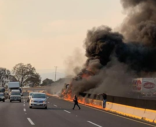 Tres incidentes viales entre tractocamiones en la México-Puebla. (Especial)