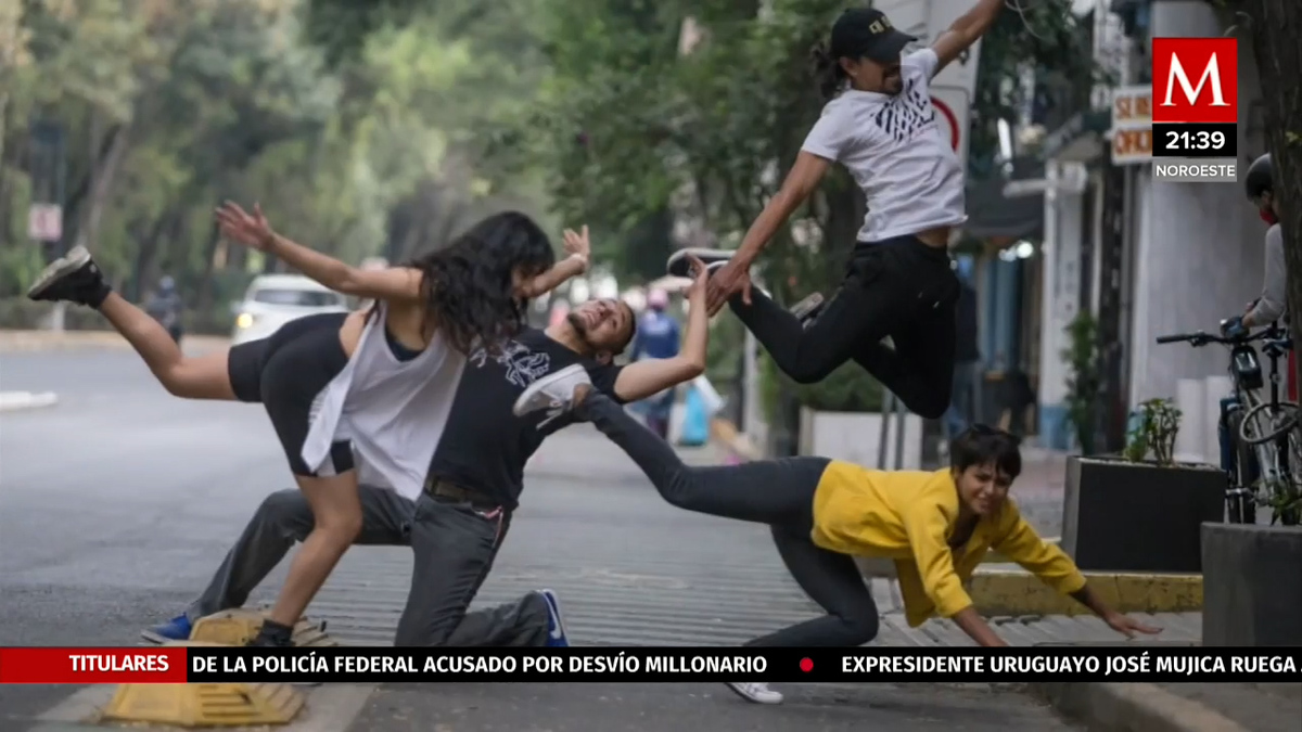 Bailarines convierten caídas en ciclovía de Puebla por arte
