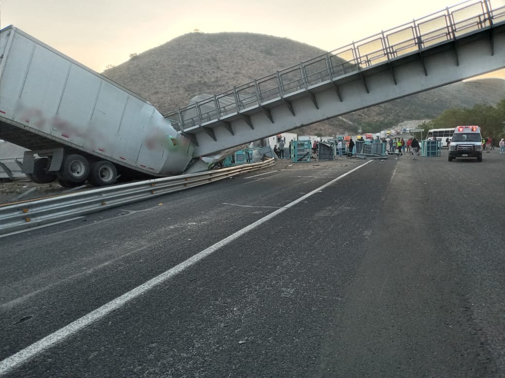 Se implementó un dispositivo vial por cierre de circulación./ Twitter @GN_Carreteras