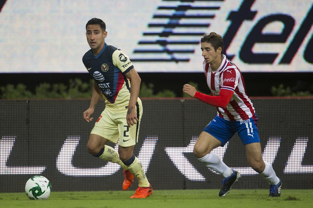 Luis Fuentes en el Clásico Nacional (Mexsport)