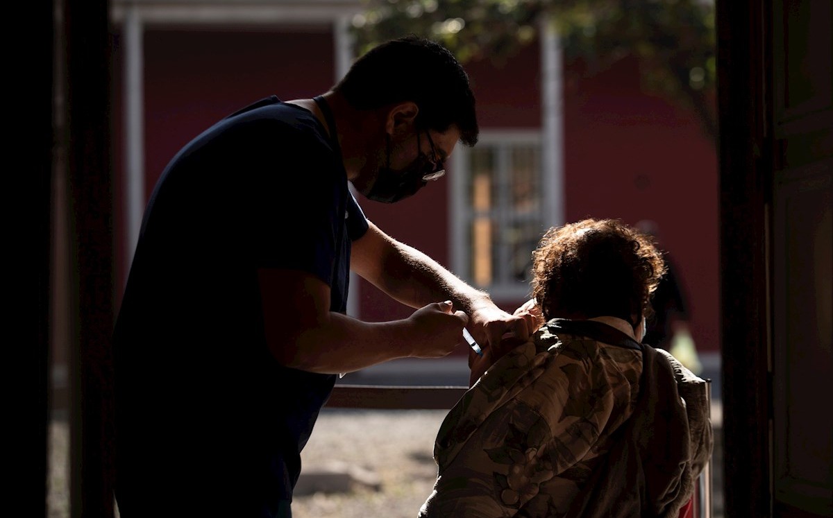 A la par, más de 7.8 millones de personas  en Chile han sido vacunados contra covid. | EFE