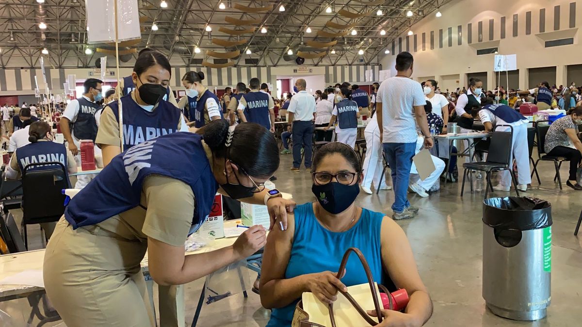 En Veracruz son casi 200 mil los trabajadores de la educación que serán vacunados. (Isabel Zamudio)