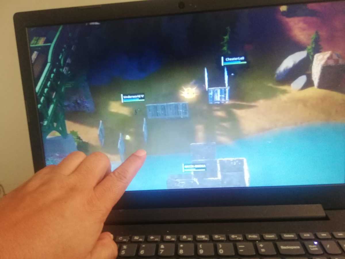 Con videojuegos, desarrollan estrategias contra el agotamiento por clases a distancia. (Jaime Zambrano)