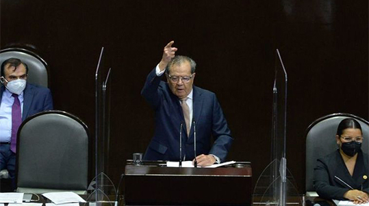 Tras un año de confinamiento, Muñoz Ledo reaparece en San Lázaro