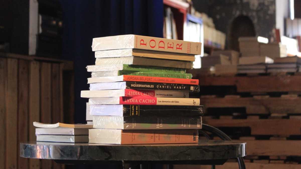 Bazar de libros en Puebla. (Jesús Zavala)