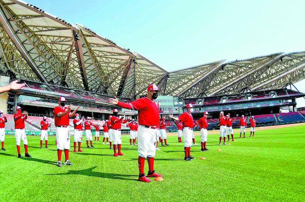 Diablos ya entrena y utiliza cubrebocas. Cortesía Diablos