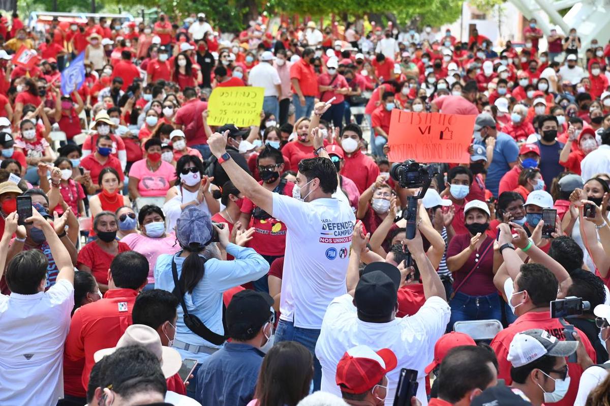 Christian Castro Bello caminó en la capital campechana para seguir difundiendo sus propuestas. (Especial)