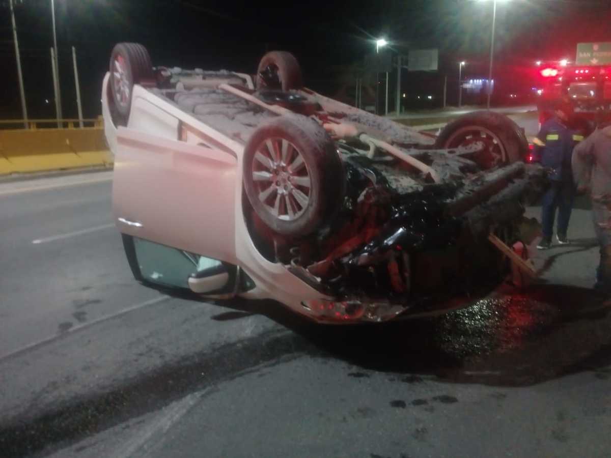 Camioneta se queda sin frenos y vuelca en la Torreón - San Pedro- Grupo ...