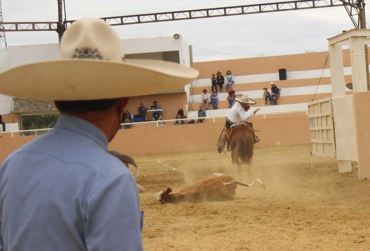 Valientes jinetes actuaron sobre el lienzo charro (Sergio Sánchez)