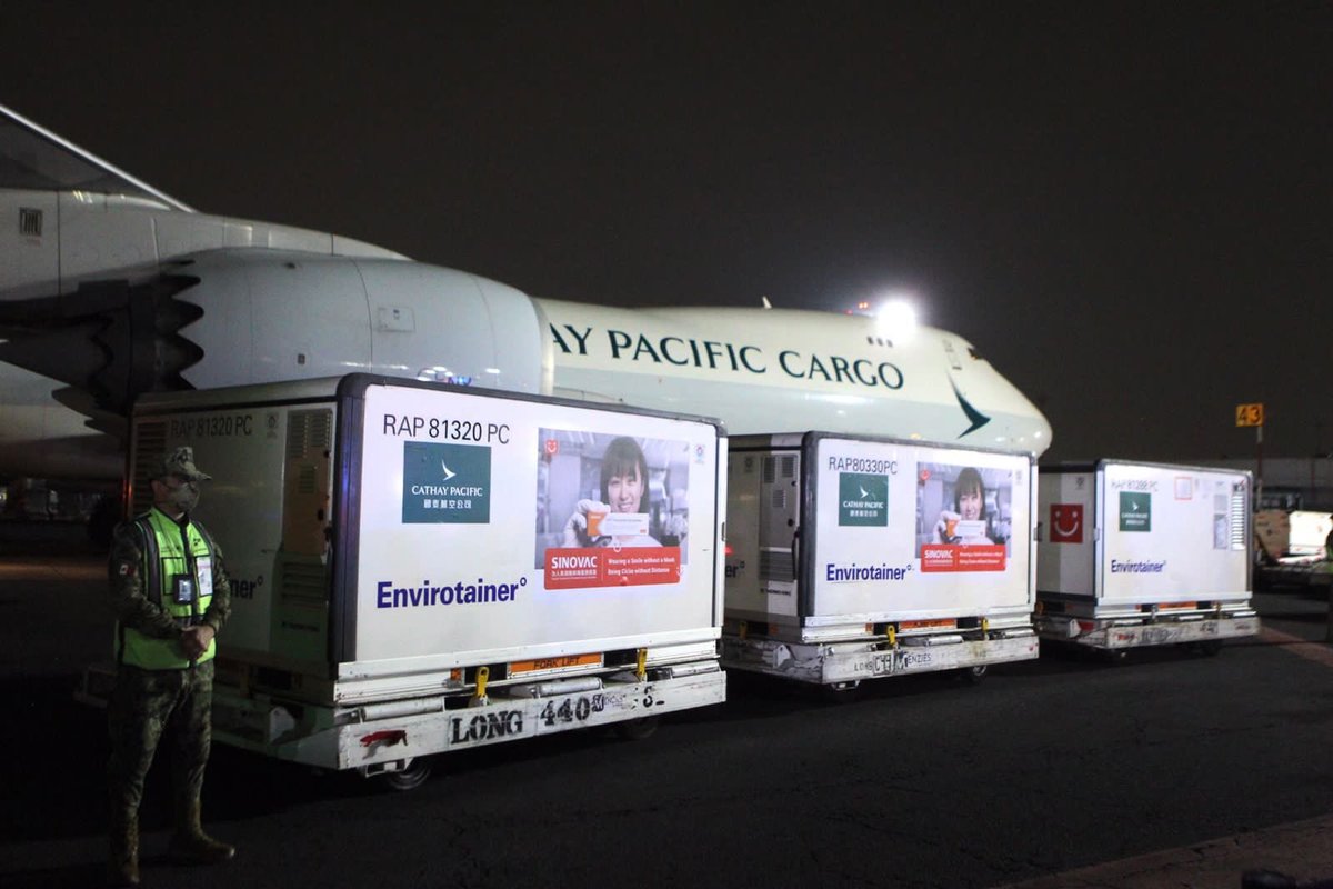 El cargamento de 500 mil vacunas de Sinovac que llegaron al AICM. (Twtiter | @SRE_mx)