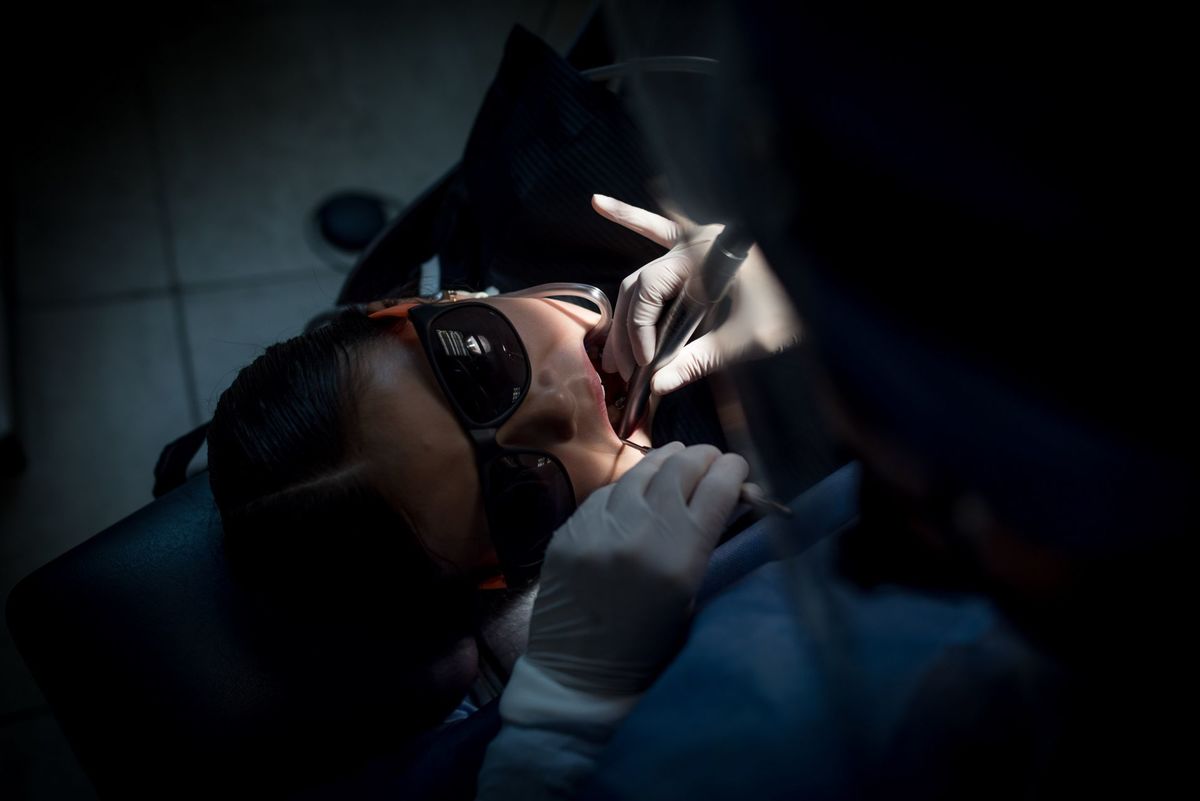 Los dentistas han pedido que sean contemplados para la vacunación contra el covid-19. (Cuartoscuro / Archivo)