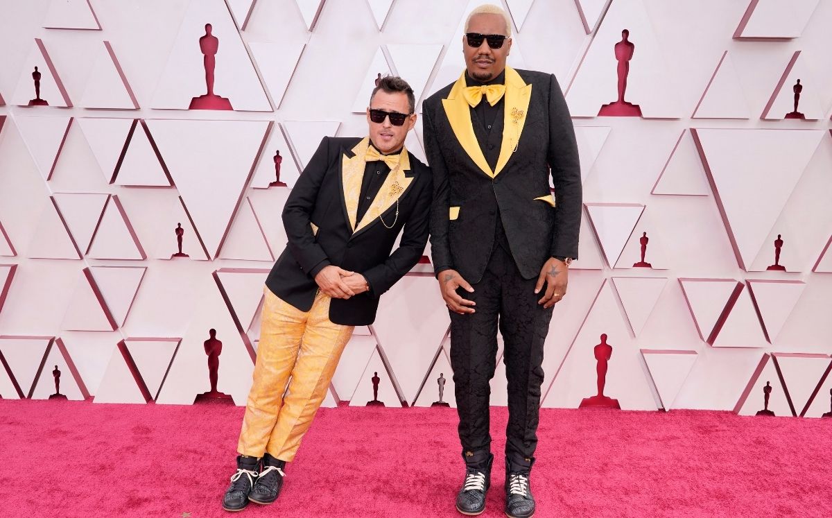 Directores Martin Desmond Roe y Travon Free, nominados al Óscar en la categoría de mejor cortometraje por "Two Distant Strangers". (AFP)