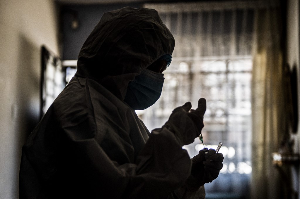Los expertos llaman a contar con la segunda vacuna contra el coronavirus en los medicamentos que la requieren. | AFP