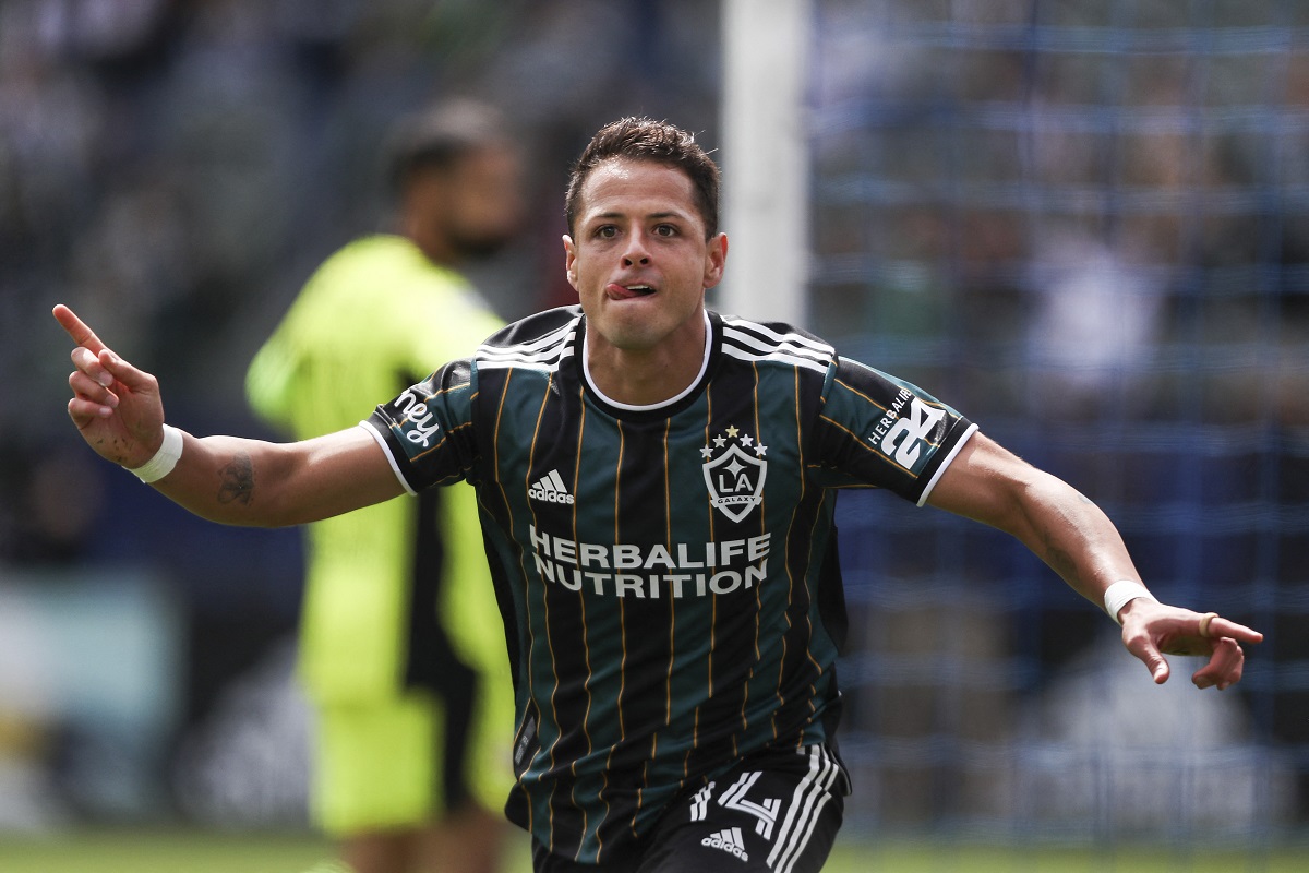 Javier Hernández en festejo de gol con el LA Galaxy (AFP)