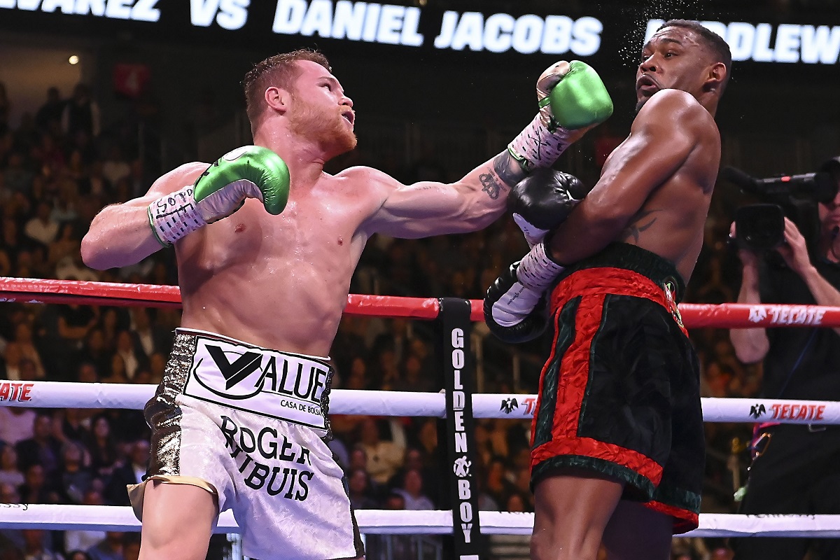 Saúl Álvarez y Daniel Jacobs durante un duelo en Las Vegas (Imago7)