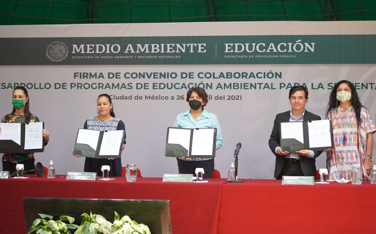 Delfina Gómez firmó un convenio para priorizar la educación ambiental al retorno a las aulas. | Twitter