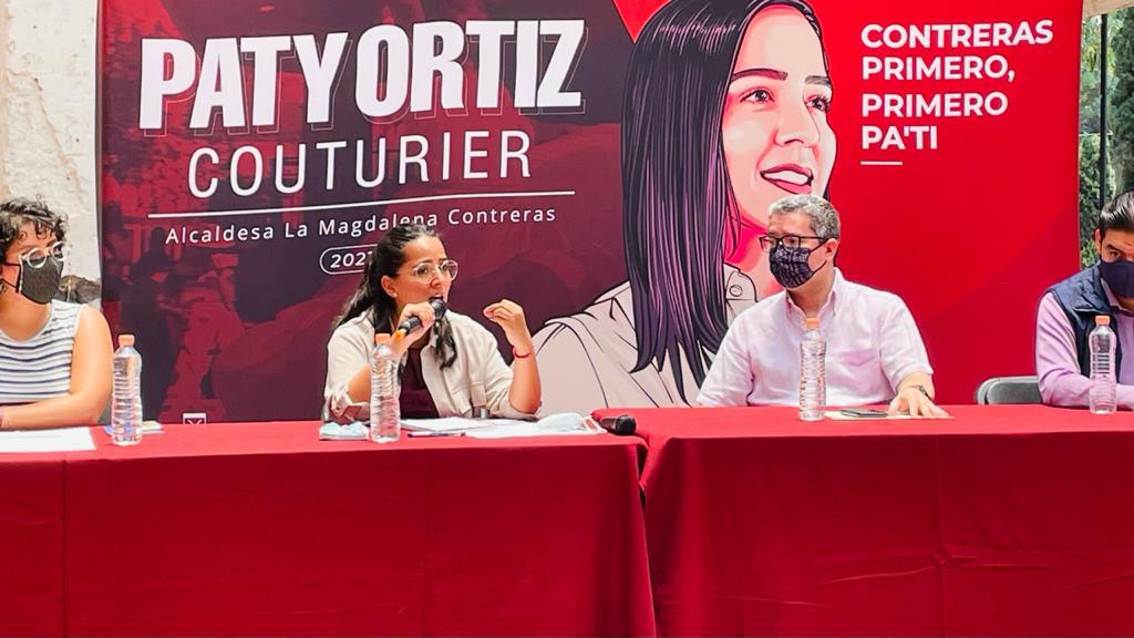Patricia Ortiz, candidata de Morena a la alcaldía (centro).