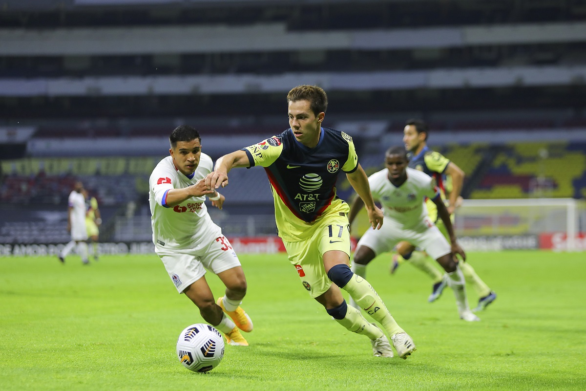 Sebastián Córdova durante duelo ante Olimpia, de Honduras (Imago7)