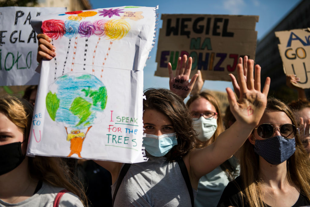 Generación Z culpa al cambio climático por afectar su salud mental