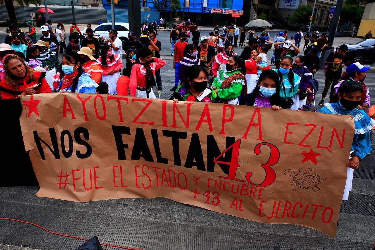 Los padres de los 43 normalistas indicaron que la búsqueda de sus familiares la harán a pesar del covid-19.(EFE)