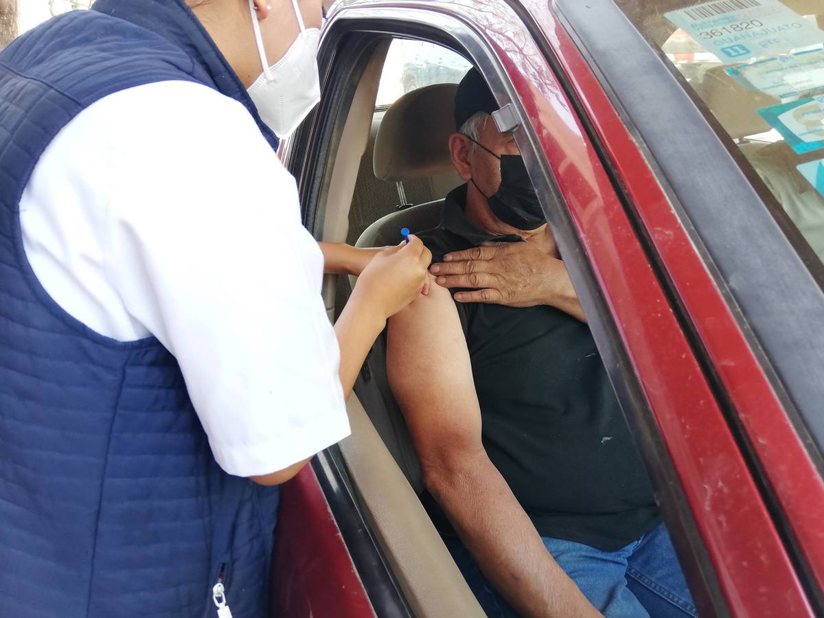 Pese a recibir vacuna, 104 personas se han contagiado de covid en Guanajuato