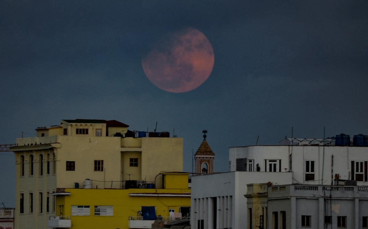 Superluna rosa desde La Habana, Cuba (AFP).