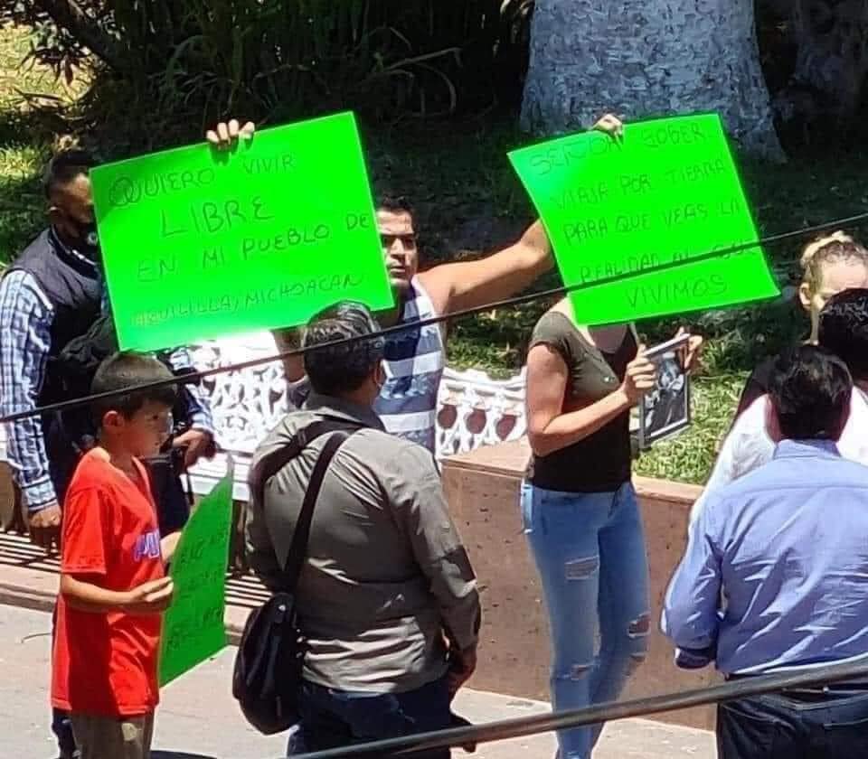 El hombre se manifestó el 13 d abril frente al gobernador.