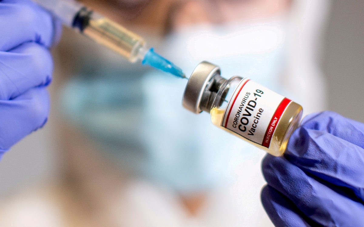Todos las farmacéuticas se han retrasado en el envío de vacunas contra el covid-19. (Reuters)