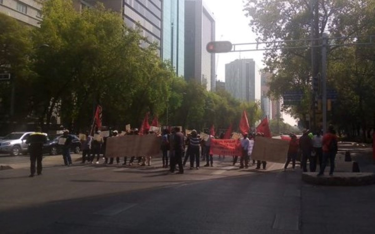 Los manifestantes bloquearon la circulación cerca de 30 minutos. | Twitter @OVIALCDMX