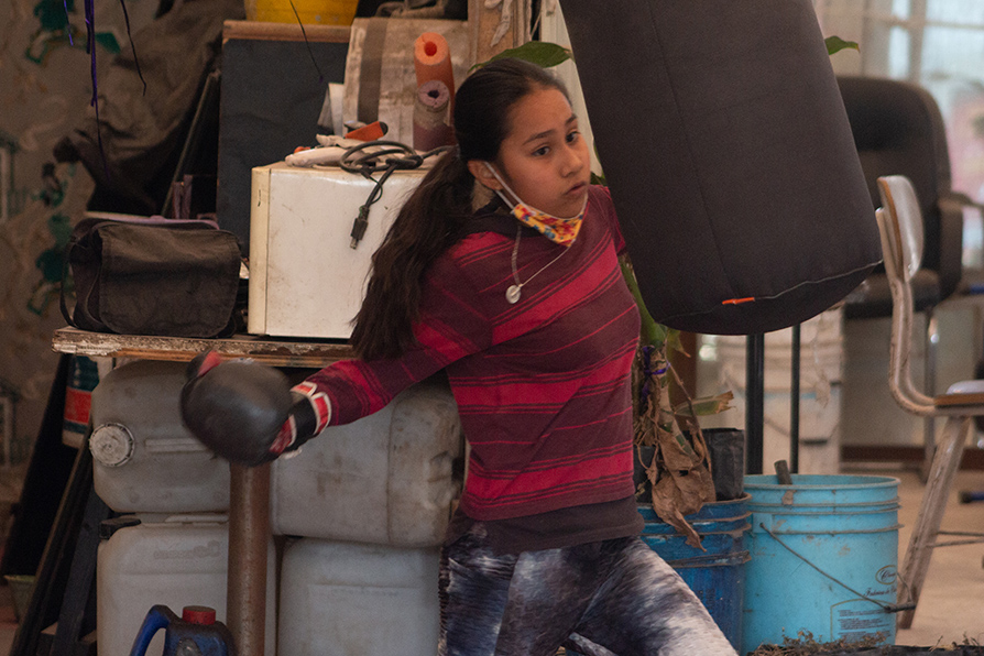 Poco a poco, las mujeres y niñas forjan el camino del box femenil.