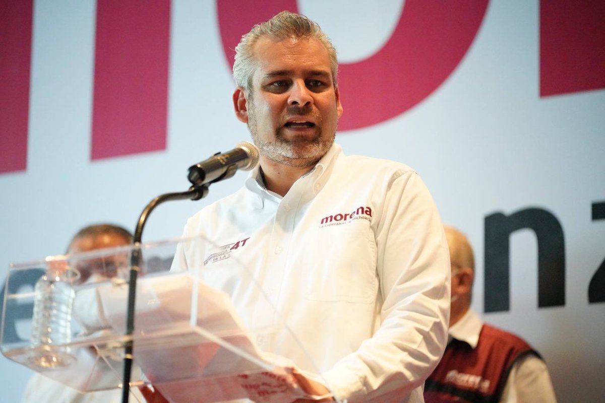 El aspirante a la gubernatura se comprometió a que los michoacanos tengan mejores condiciones de vida. (Jocelyn Estrada)