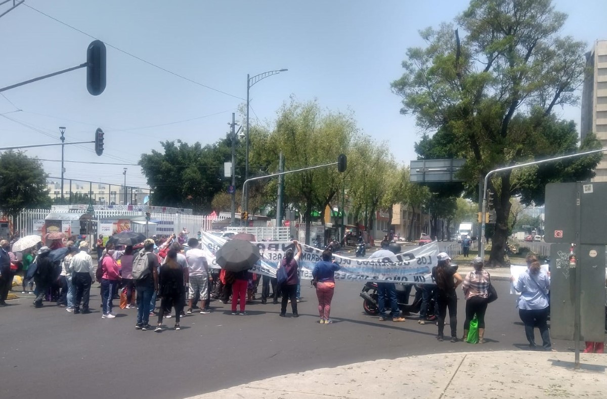 Los manifestantes cerraron la circulación en Fray Servando  y Bolivia. | César Velázquez