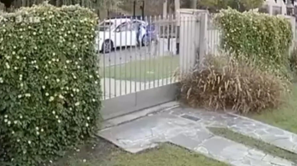 El hecho se registró en Villa Luzuriaga, en Argentina. | Captura Video