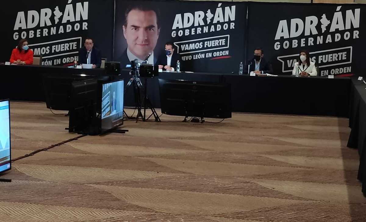 Adrián de la Garza Santos invertirá mil mdp anuales en escuelas. Foto: Orlando Maldonado