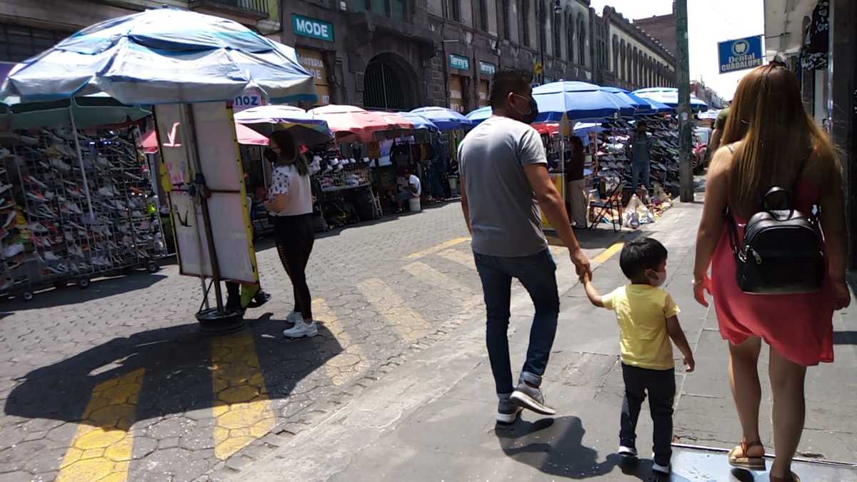 Ambulantes en la 8 poniente. (Melanie Torres)