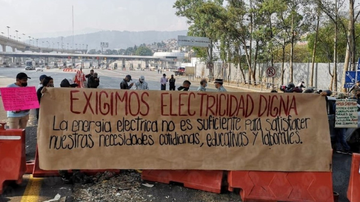 En CdMx, habitantes de Xochimilco bloquean autopista México-Cuernavaca
