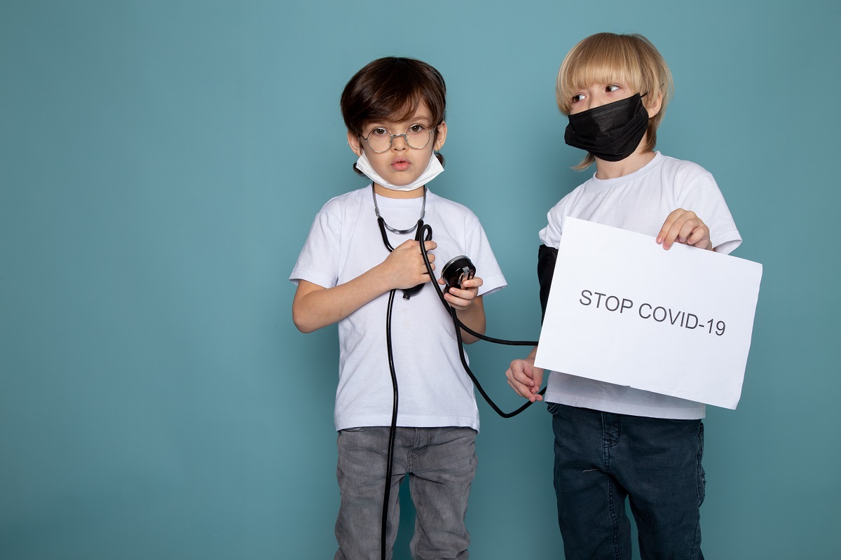 Sigue las medidas de salubridad para proteger y proteger a tu familia. (freepik.es)