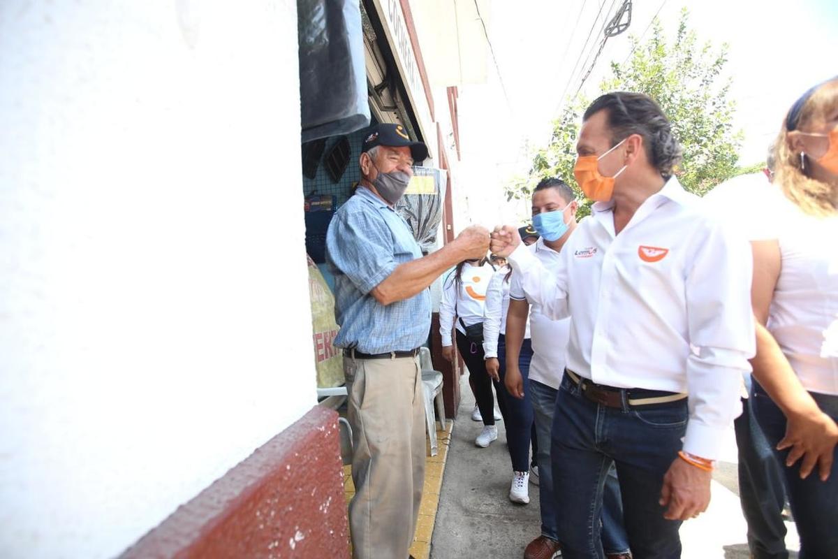 Pablo Lemus visitó a comerciantes de la Avenida 5 (María Ramírez)