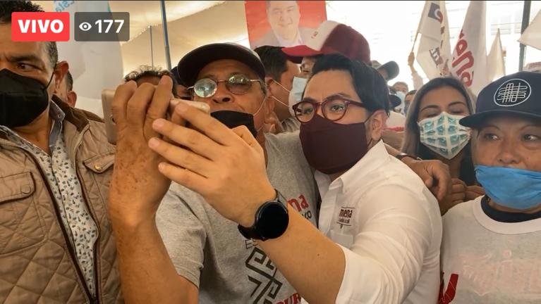 Sus simpatizantes lo recibieron.