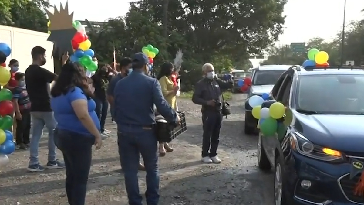 Tamaulipas. Celebran día del niño mediante drive thru