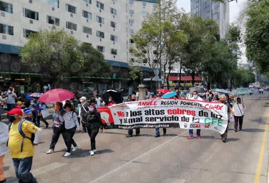 Alrededor de 800 personas participaron en las movilizaciones por el Día del Trabajo. (Jorge Becerril)