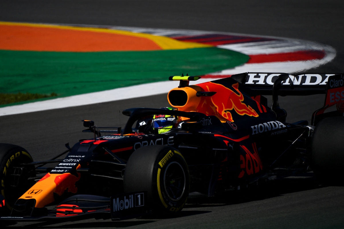 Checo Pérez en el Gran Premio de Portugal 2021 (AFP)