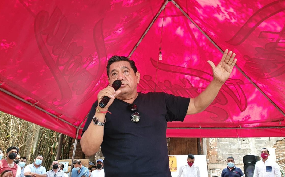 El senador con licencia aseguró que no incluirá en las decisiones de gobierno de su hija. (Especial)