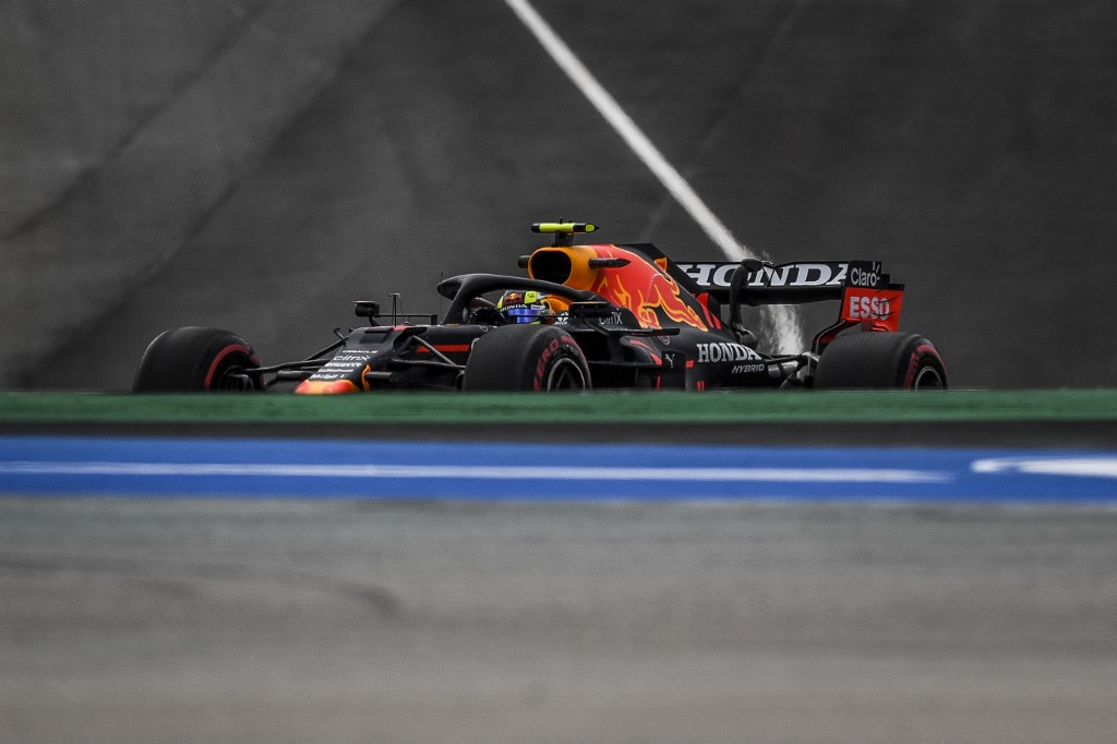 Sergio Pérez en su monoplaza de Red Bull (AFP)