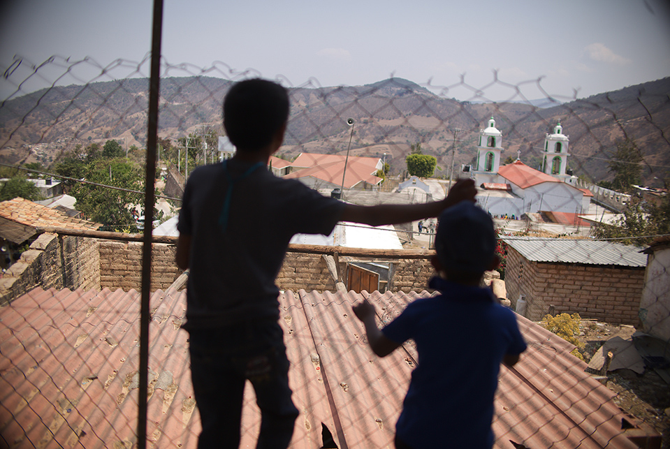 En la sierra de Guerrero la niñez  sobrevive  con la discriminación y el abandono. | Omar Franco